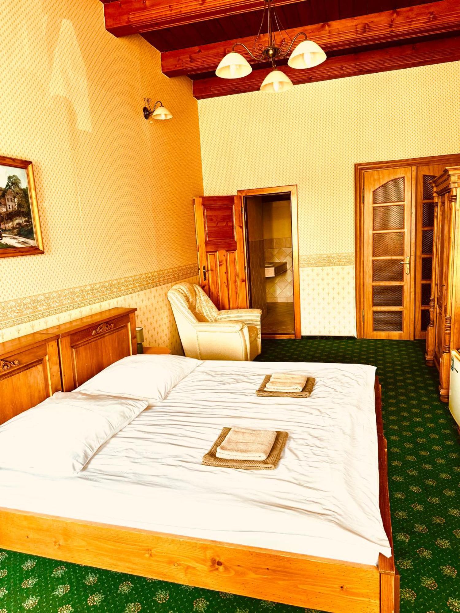 Hotel Maxim Frydek-Mistek Exterior photo